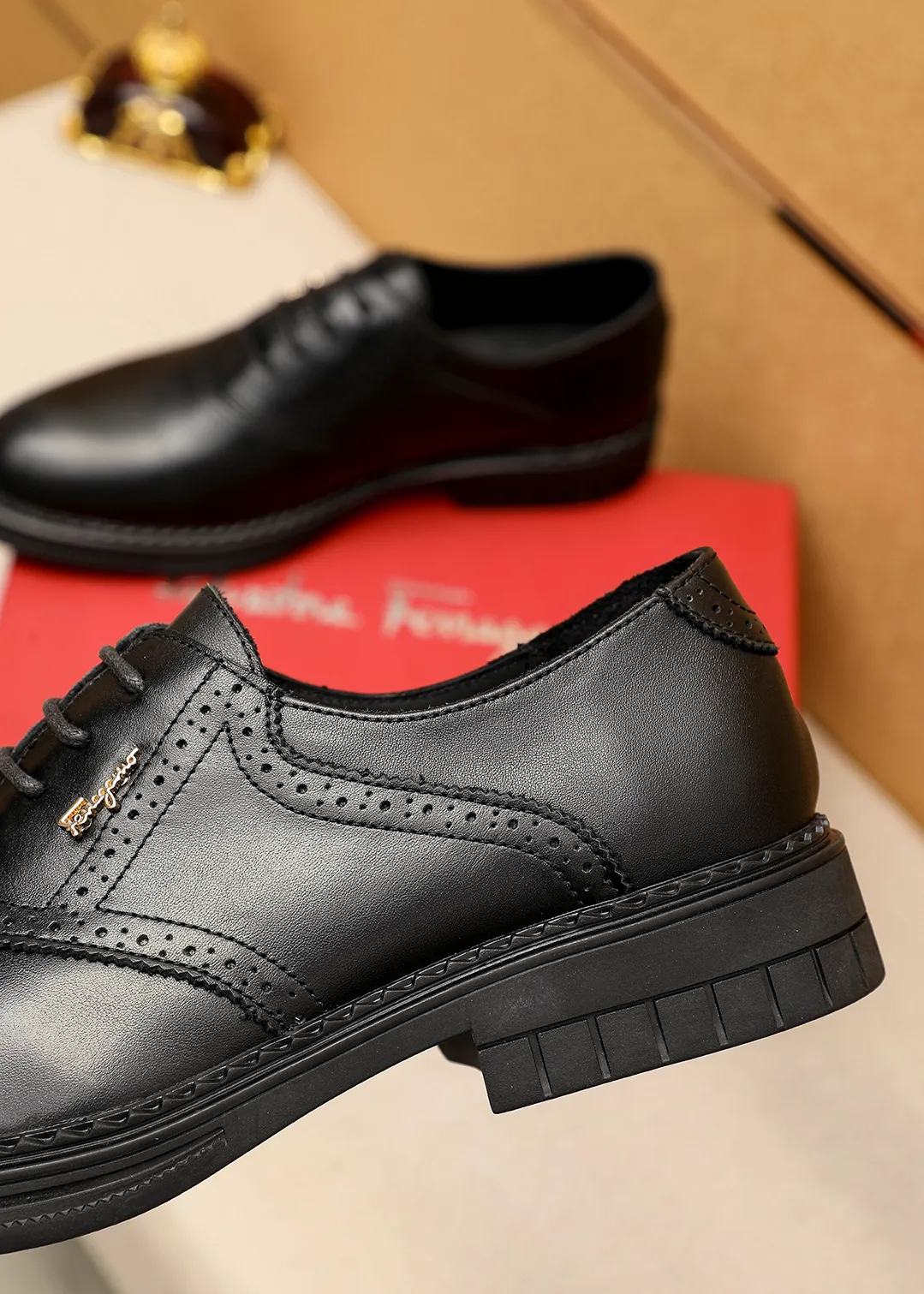 Men's shoes 💰462 💐 Product trademark: Ferragamo "Ferragamo" business leather shoes Regular size: 38-44 (45.46🉑️customized) Product materials: Selected imported first-layer calfskin upper, imported water-dyed cowhide leather lining. Strong three-dimensional visual effect, rubber outsole Color: 1⃣️color optional